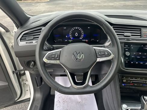 Used 2023 Volkswagen Tiguan SE w/ Panoramic Sunroof Package FWD image 13