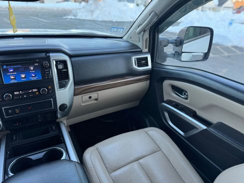 Used 2016 Nissan Titan SL image 29