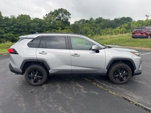 Used 2024 Toyota RAV4 XLE AWD/4WD image 2