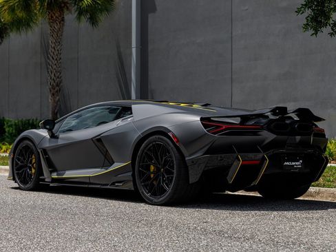 Used 2025 Lamborghini Revuelto AWD/4WD image 33