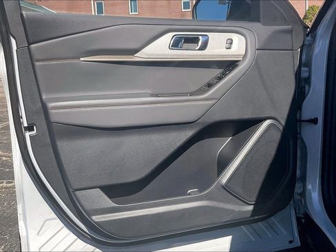 New 2026 Ford Explorer Active w/ Active Comfort Package image 10