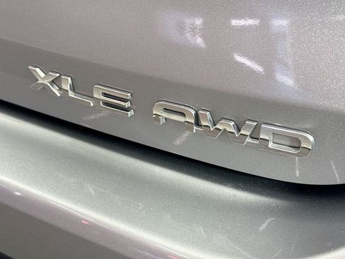 Used 2025 Toyota Highlander XLE AWD/4WD image 15