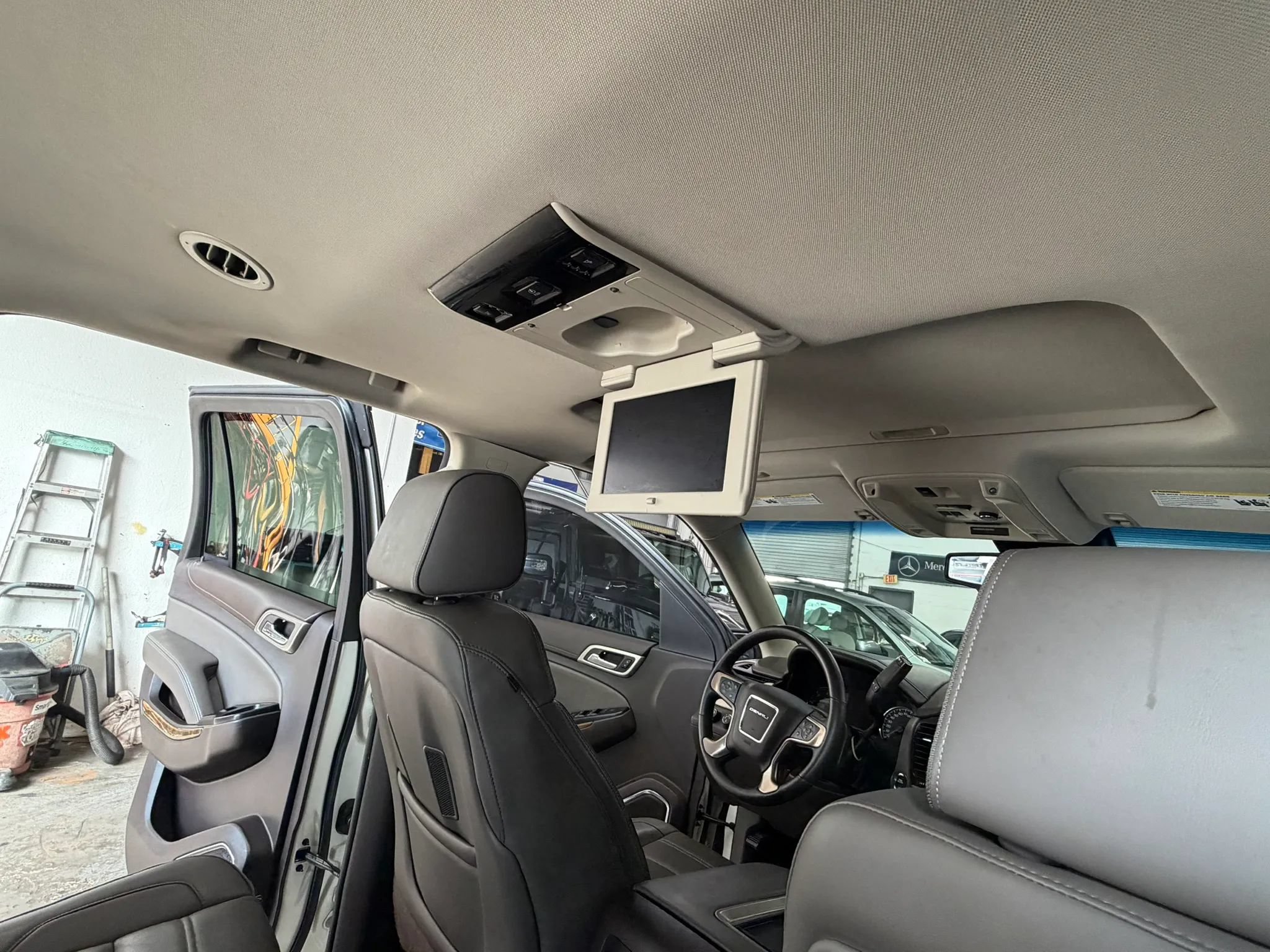 Used 2015 GMC Yukon Denali w/ Touring Package AWD/4WD image 33
