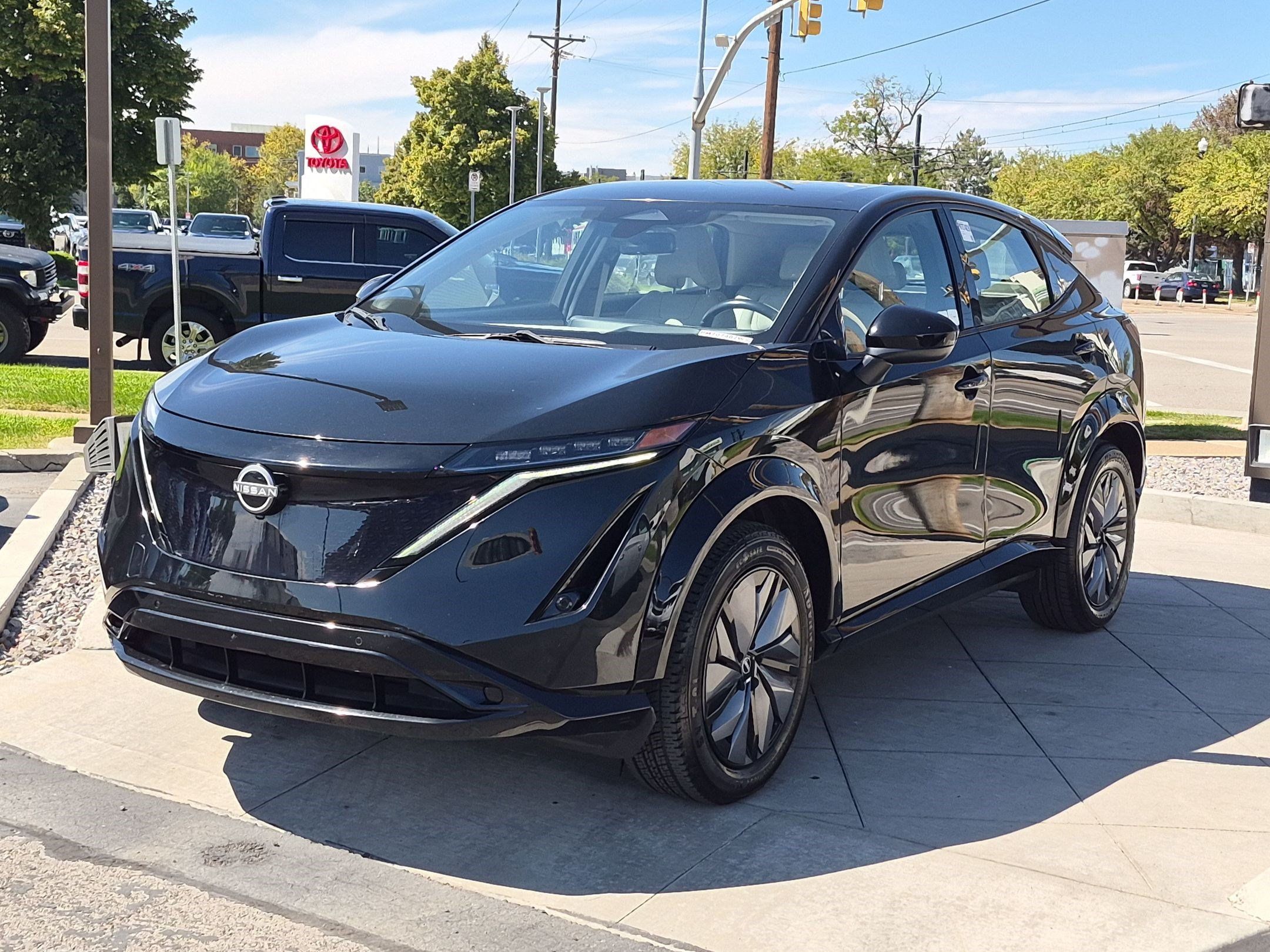 Used 2023 Nissan Ariya AWD image 10