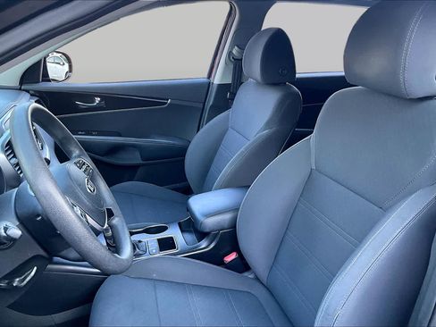 Used 2019 Kia Sorento L FWD image 8