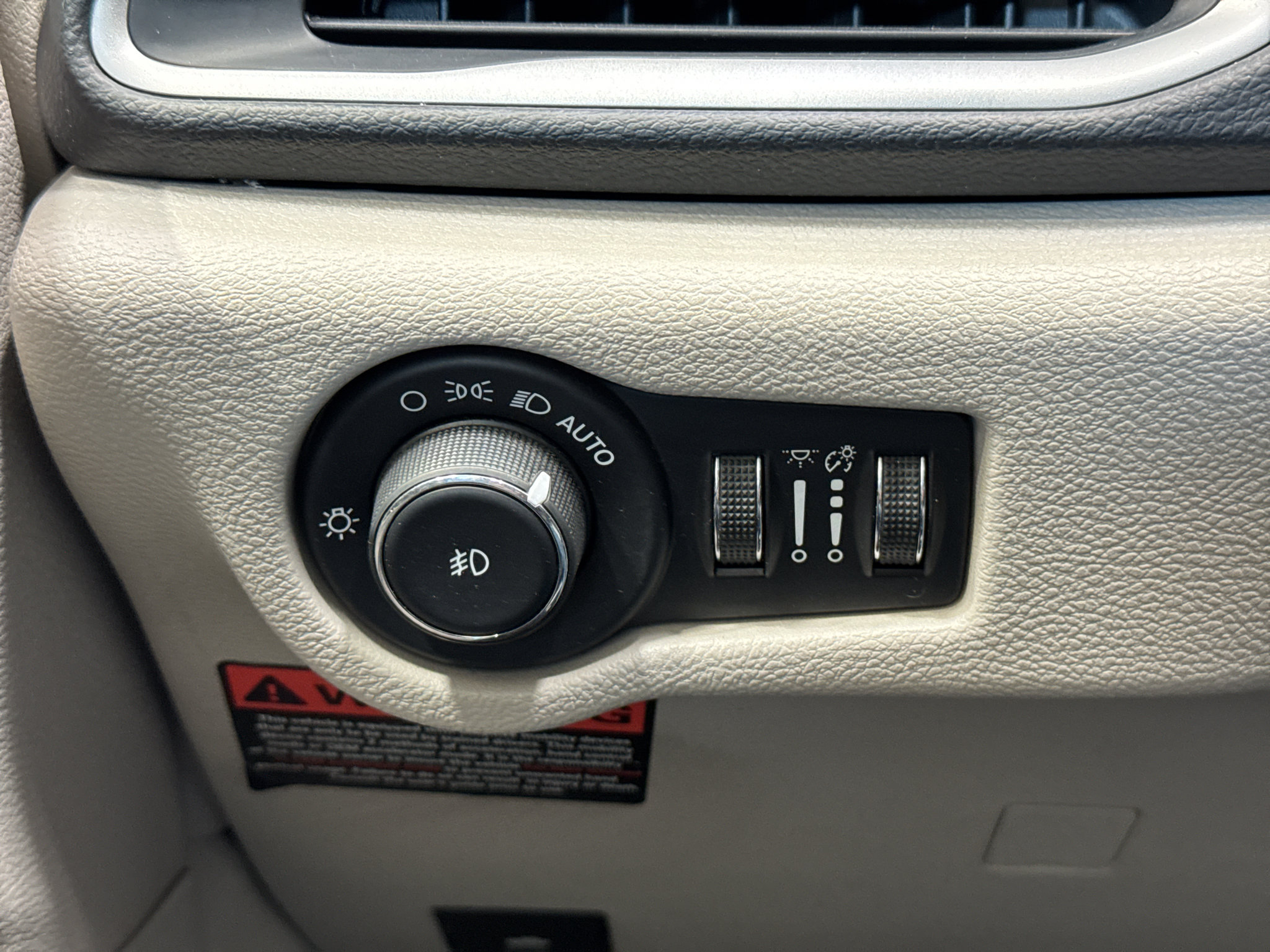 Used 2020 Chrysler Pacifica Touring-L FWD image 32