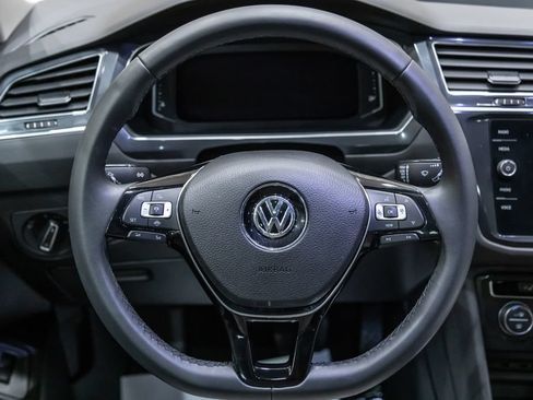 Used 2020 Volkswagen Tiguan SEL AWD/4WD image 18