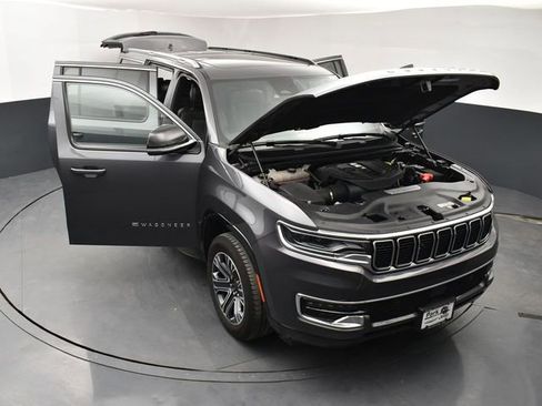 Used 2023 Jeep Wagoneer L 4WD w/ Premium Group I image 25