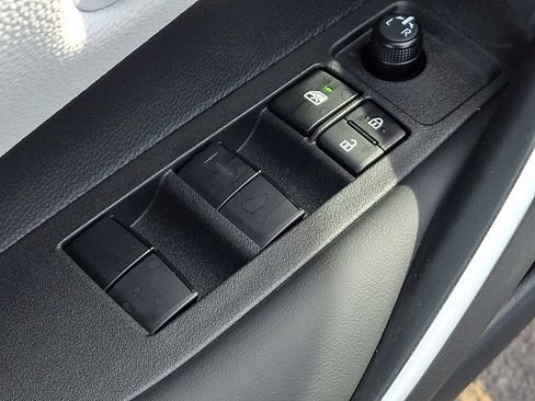 Used 2025 Toyota Corolla SE w/ Convenience Package image 27