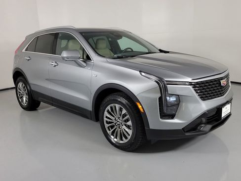 Certified 2025 Cadillac XT4 Premium Luxury image 1