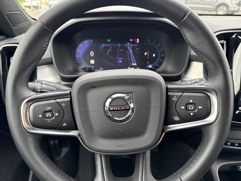 Used 2025 Volvo XC40 B5 Core image 20