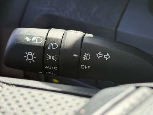 Used 2025 Toyota Tacoma Limited AWD/4WD image 35
