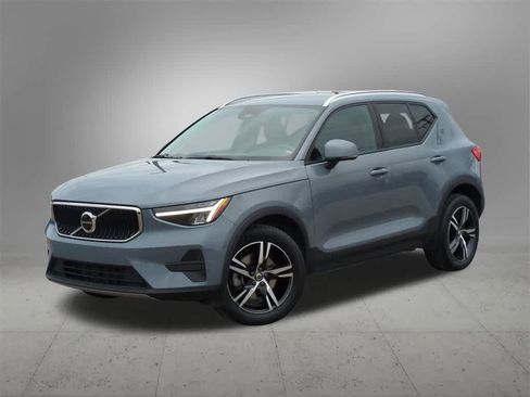 Used 2023 Volvo XC40 B5 Core w/ Convenience Package image 1