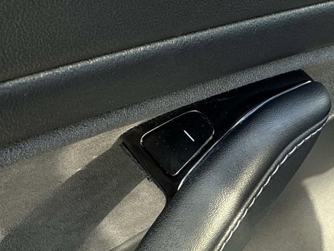 Used 2018 Tesla Model 3 Long Range image 23