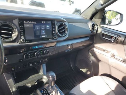 Used 2022 Toyota Tacoma TRD Off-Road w/ Technology Package RWD image 28
