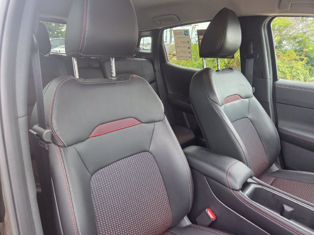 Used 2025 Nissan Kicks SR w/ Illumination Package AWD/4WD image 28