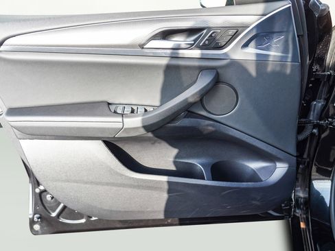 Used 2025 BMW X4 xDrive30i image 24