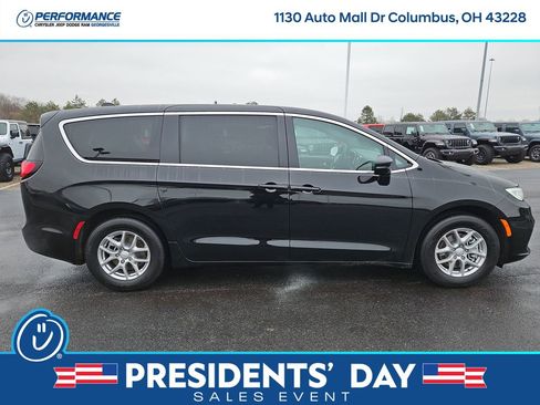 New 2026 Chrysler Pacifica Select image 8