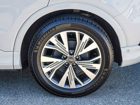 Used 2023 Audi Q4 e-tron Premium Plus w/ Premium Plus image 11