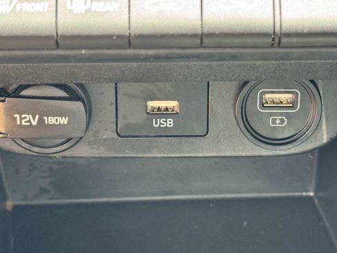Used 2022 Hyundai Elantra SEL w/ Preferred Accessory Package FWD image 24