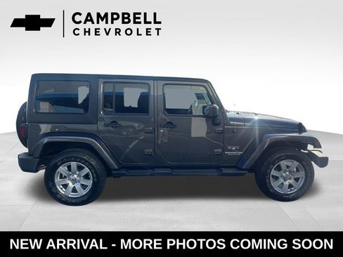 Used 2017 Jeep Wrangler Unlimited Sahara w/ Dual Top Group AWD/4WD image 6