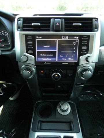 Used 2020 Toyota 4Runner SR5 AWD/4WD image 31