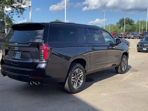 Used 2025 Chevrolet Suburban Z71 AWD/4WD image 8