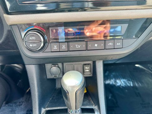 Used 2016 Toyota Corolla LE FWD image 11