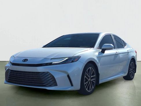 Used 2025 Toyota Camry XLE w/ Premium Package FWD image 2