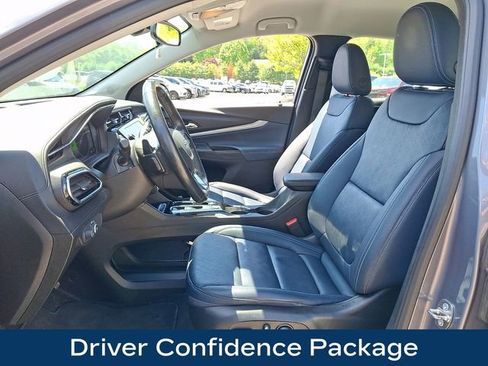 Used 2023 Chevrolet Bolt EUV LT w/ Convenience Package FWD image 2