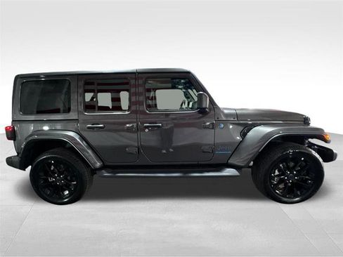 Used 2025 Jeep Wrangler Unlimited Sahara image 4
