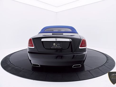 Used 2019 Rolls-Royce Dawn RWD image 15