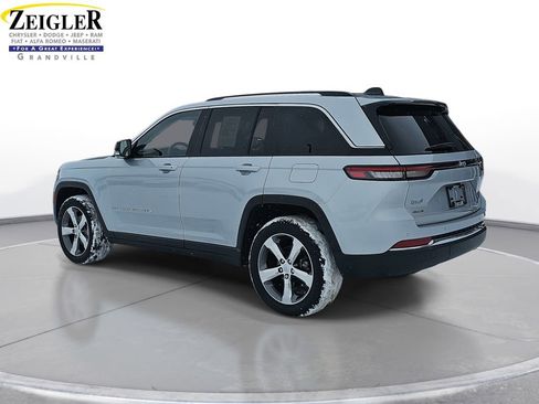 Used 2022 Jeep Grand Cherokee Limited w/ Trailer Tow Prep Group (B) image 7
