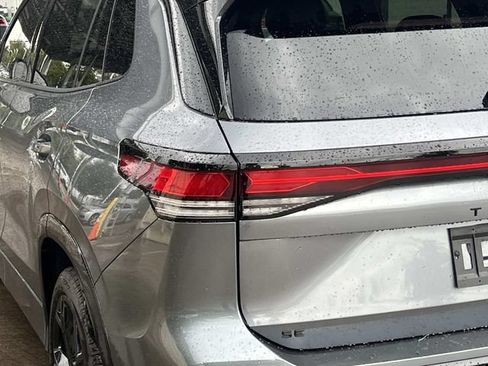 New 2026 Volkswagen Tiguan SE R-Line FWD image 5