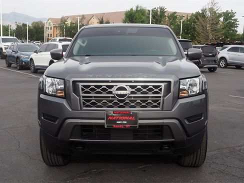Used 2022 Nissan Frontier SV image 2