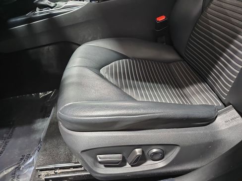 Used 2020 Toyota Camry SE image 24