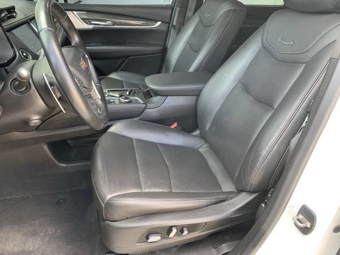 Used 2021 Cadillac XT5 Sportv image 2