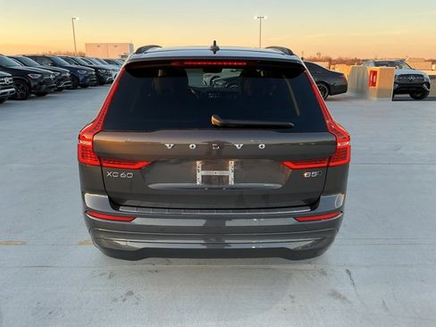 Used 2022 Volvo XC60 B5 Momentum w/ Advanced Package image 6