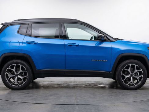 Used 2025 Jeep Compass Limited AWD/4WD image 11