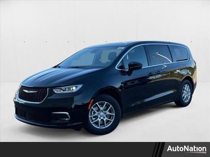 New 2026 Chrysler Pacifica Select