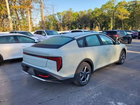 New 2026 Kia K4 FWD image 2