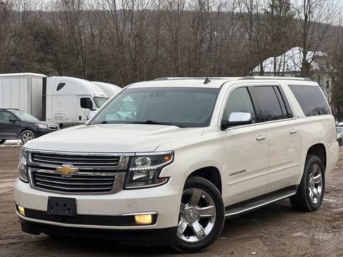 Used 2015 Chevrolet Suburban LTZ image 2