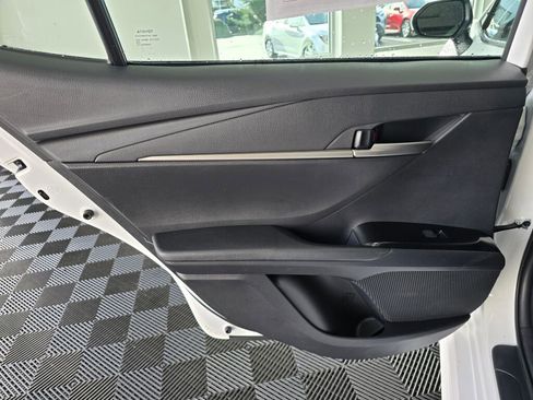 Used 2025 Toyota Camry SE image 39