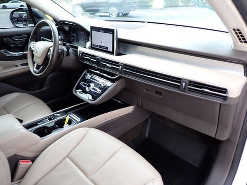 Certified 2022 Lincoln Corsair AWD w/ Premium Package image 12