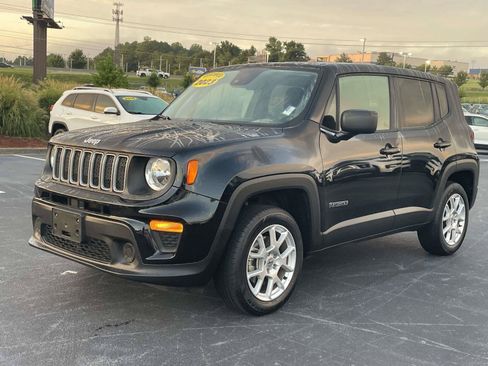 Used 2023 Jeep Renegade Latitude AWD/4WD image 3