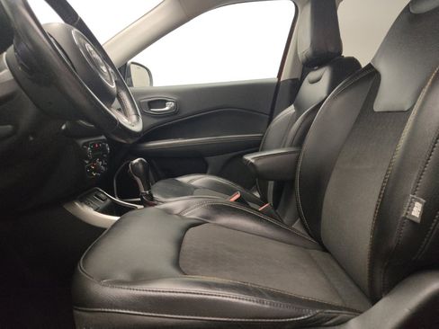 Used 2018 Jeep Compass Latitude w/ Popular Equipment Group FWD image 17