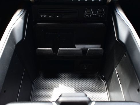 Used 2019 RAM 1500 Laramie AWD/4WD image 39