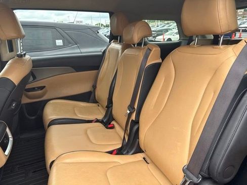 Used 2023 Kia Carnival LX FWD image 8
