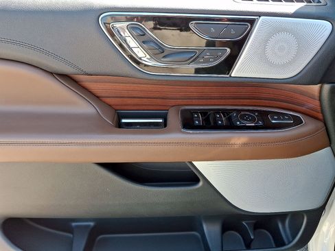 Used 2024 Lincoln Navigator L Reserve AWD/4WD image 10