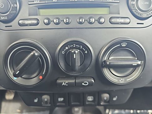 Used 2010 Volkswagen Beetle Coupe FWD image 22